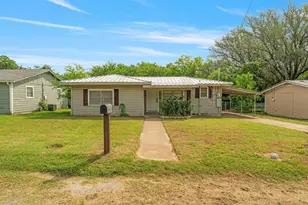 685 S 1st Ave, Stephenville, TX 76401 - Photo 2