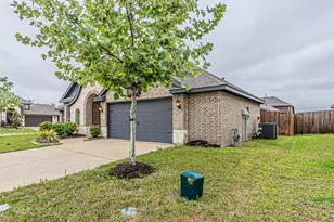 1965 Silverleaf Dr, Glenn Heights, TX 75154 - Photo 2