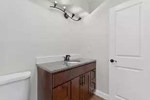 949 Meadowdale Cir, Garland, TX 75043 - Photo 26