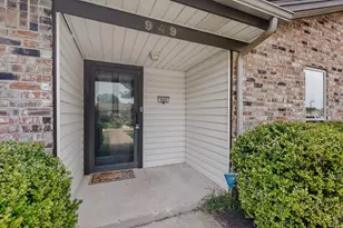 949 Meadowdale Cir, Garland, TX 75043 - Photo 4