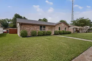 949 Meadowdale Cir, Garland, TX 75043 - Photo 2