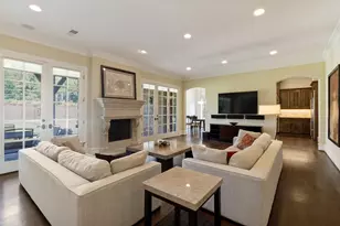 10630 Royal Springs Dr, Dallas, TX 75229 - Photo 8