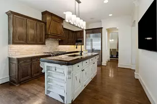 10630 Royal Springs Dr, Dallas, TX 75229 - Photo 14