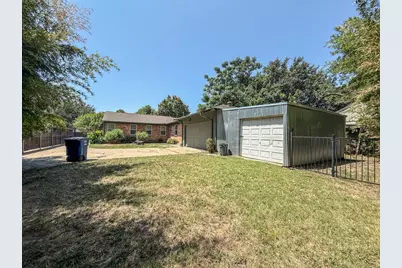 6461 Danbury Lane, Dallas, TX 75214 - Photo 32