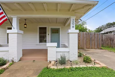 206 S Pendell Avenue, Cleburne, TX 76033 - Photo 2