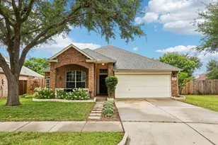 1013 Warbler, Aubrey, TX 76227 - Photo 2