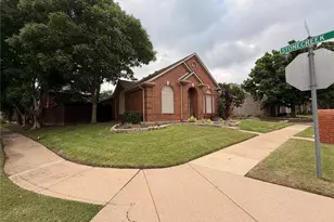 8640 Woodcreek Dr, Irving, TX 75063 - Photo 2