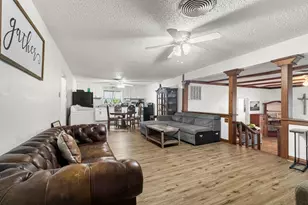 5757 Parkside Ct, Granbury, TX 76048 - Photo 4