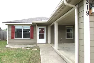 319 Candlewood Cir, Gainesville, TX 76240 - Photo 2