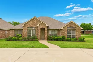 110 Crestway Dr, Cedar Hill, TX 75104 - Photo 2