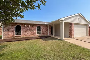 7444 Sandhurst Ln S, North Richland Hills, TX 76182 - Photo 2