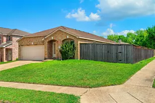 424 Summer Tree Dr, Hutchins, TX 75141 - Photo 2