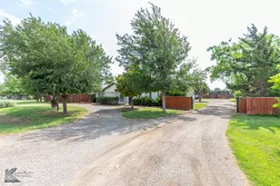1070 Larned Ln, Abilene, TX 79602 - Photo 2