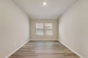 215 Teton St, Greenville, TX 75402 - Photo 2