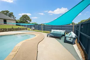 808 N Jarvis St, Troup, TX 75789 - Photo 30