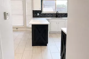 4301 Hudson Ave, Grand Prairie, TX 75052 - Photo 4
