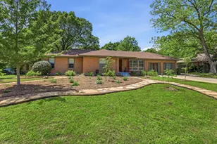 2409 Robinwood Ln, Denton, TX 76209 - Photo 30