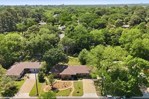 2409 Robinwood Ln, Denton, TX 76209 - Photo 34