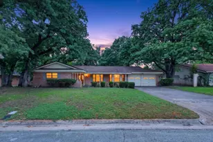 845 Wheelwood Dr, Hurst, TX 76053 - Photo 2
