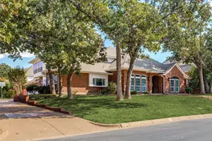2103 Bay Club Dr, Arlington, TX 76013 - Photo 2