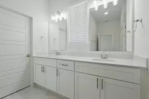 1741 W Cantey St, Fort Worth, TX 76110 - Photo 8