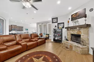 1522 Grassy Meadows Dr, Burleson, TX 76058 - Photo 2