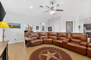1522 Grassy Meadows Dr, Burleson, TX 76058 - Photo 4