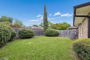 9515 Robin Meadow Dr, Dallas, TX 75243 - Photo 20