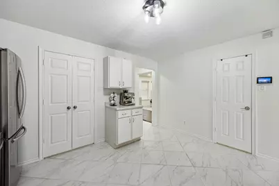 630 W Neely Street, Dallas, TX 75208 - Photo 12