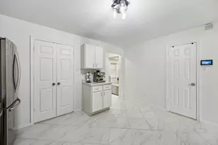 630 W Neely St, Dallas, TX 75208 - Photo 12
