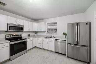 630 W Neely St, Dallas, TX 75208 - Photo 4