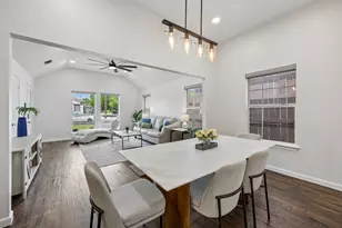630 W Neely St, Dallas, TX 75208 - Photo 1