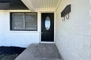 1722 Hillcrest St, Mesquite, TX 75149 - Photo 4
