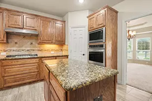708 Yarrow St, Little Elm, TX 75068 - Photo 8