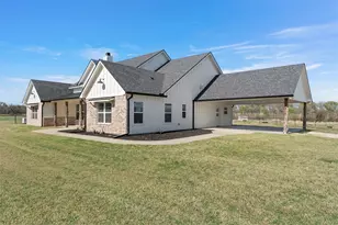 399 Satin Rd, Chilton, TX 76632 - Photo 2