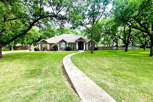 8803 Hampton South Ct, Granbury, TX 76049 - Photo 2