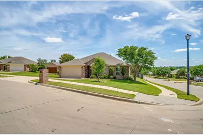 1173 Albatross Court, Benbrook, TX 76126 - Photo 4
