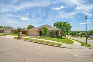 1173 Albatross Ct, Benbrook, TX 76126 - Photo 4