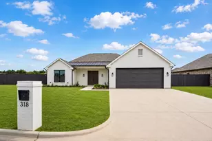 318 James St, Mabank, TX 75147 - Photo 2