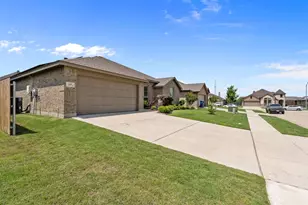 217 Angelina Ct, Azle, TX 76020 - Photo 34