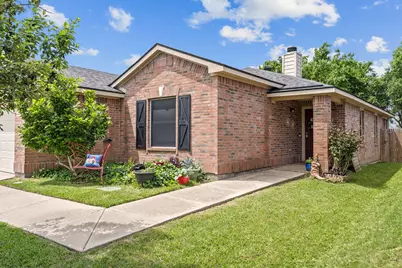 13621 Ponderosa Ranch Road, Fort Worth, TX 76262 - Photo 4