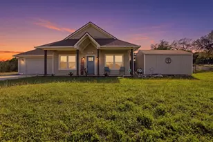 5016 Elizabeth St, Granbury, TX 76048 - Photo 2