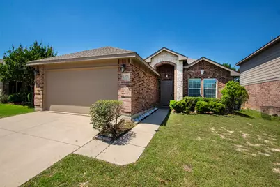 320 Chalkstone Drive, Fort Worth, TX 76131 - Photo 2