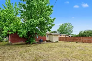 2333 S Lockhart Ave, Dallas, TX 75228 - Photo 16