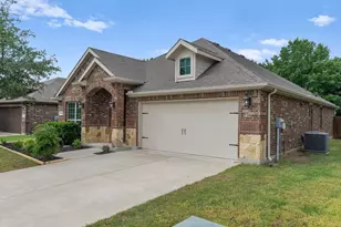 2913 Megan St, Denton, TX 76209 - Photo 2