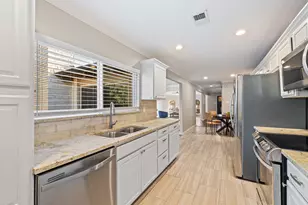 8605 Grumman Dr, Dallas, TX 75228 - Photo 14