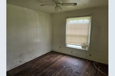 1806 N Culberson Street, Gainesville, TX 76240 - Photo 2