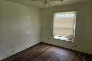 1806 N Culberson St, Gainesville, TX 76240 - Photo 2