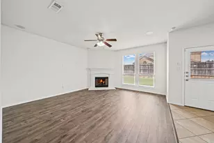 1205 Crest Ridge Dr, Glenn Heights, TX 75154 - Photo 2