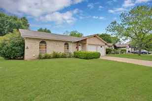 521 Ann Lois Ln, Burleson, TX 76028 - Photo 2